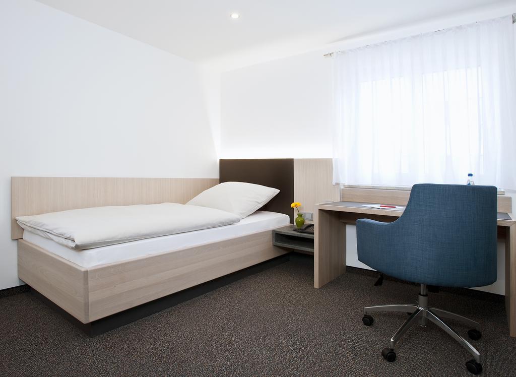 Hotel Kaeferstein Garni Нюрнберг Экстерьер фото